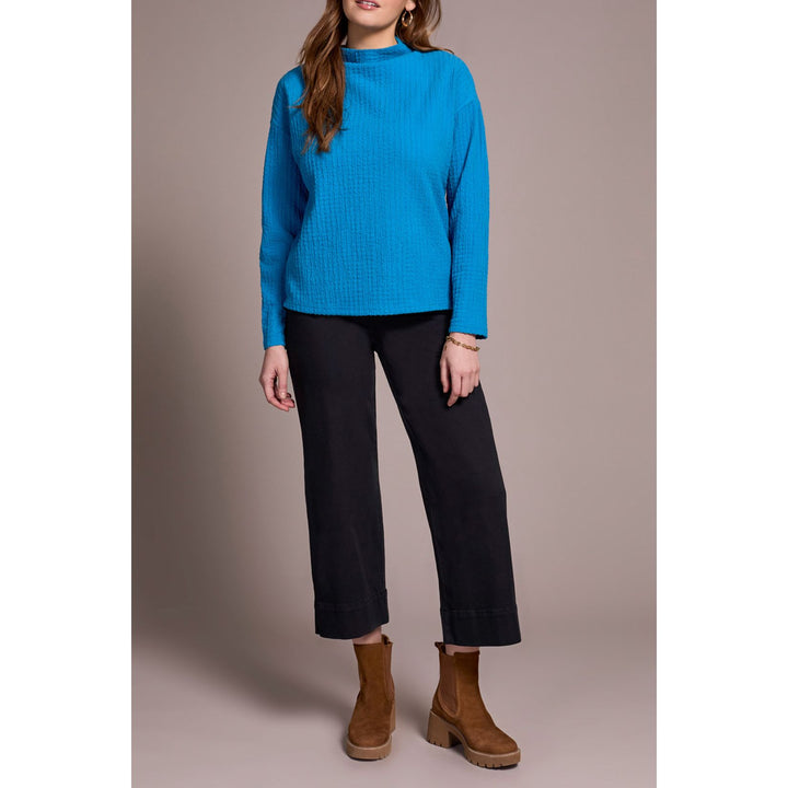 Top de punto ligero con cuello de embudo y mangas dolman