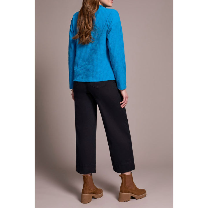 Top de punto ligero con cuello de embudo y mangas dolman