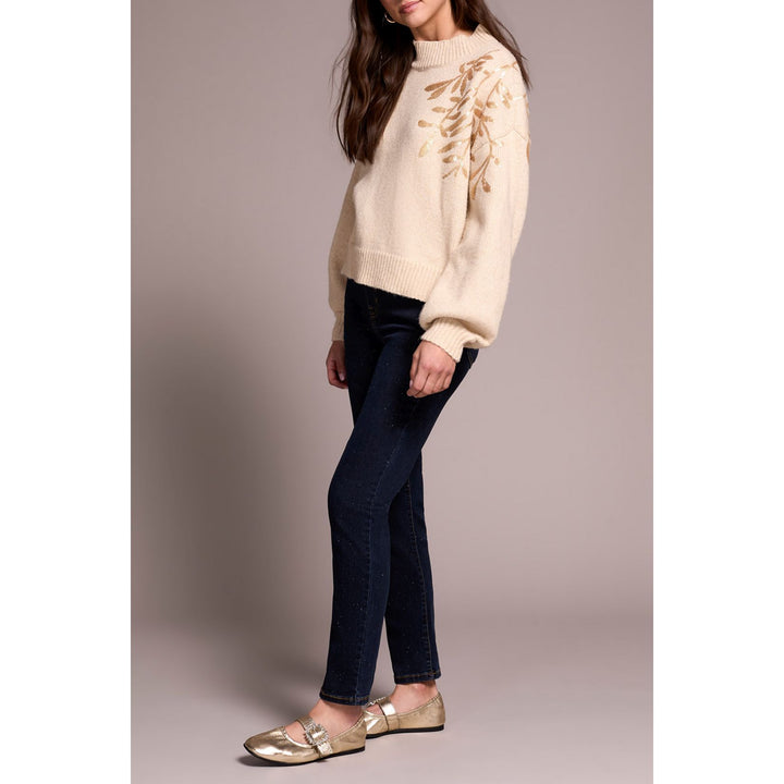 Suéter de cuello alto con apliques florales de lentejuelas