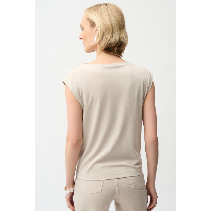 Top de algodón con cuello asimétrico