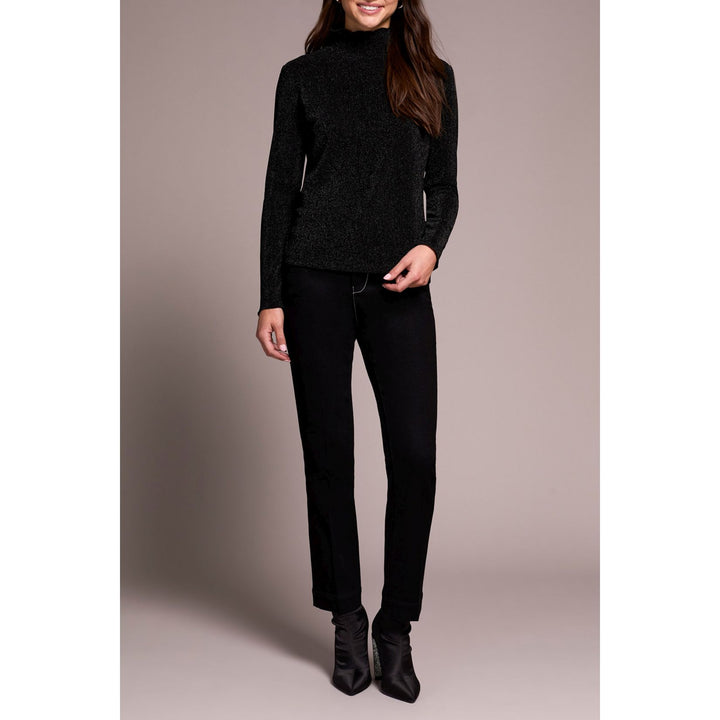 Top de cuello alto con detalle de borde Merrow