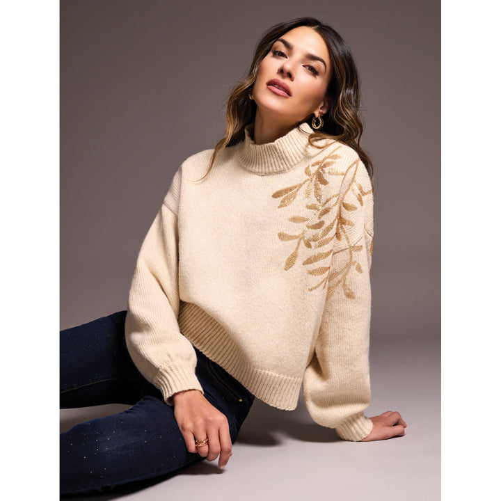 Suéter de cuello alto con apliques florales de lentejuelas