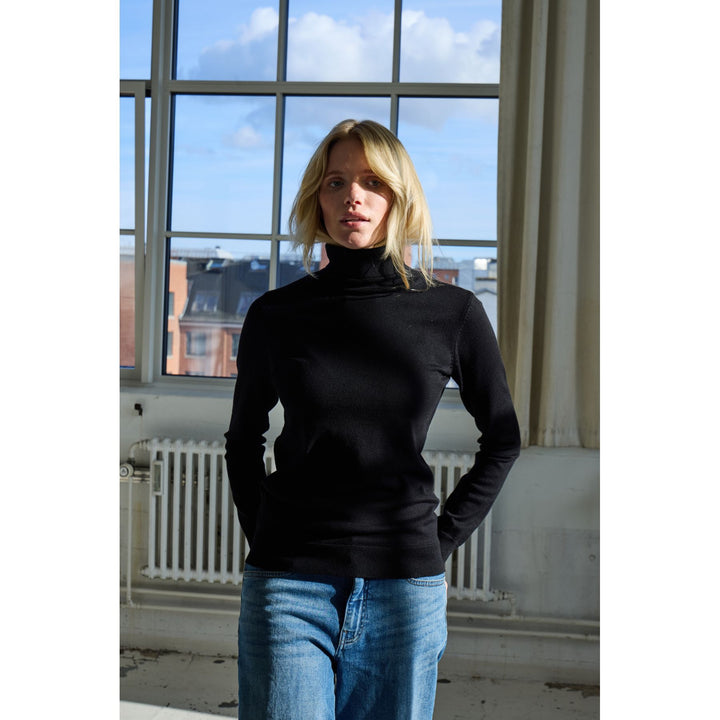 Luls Roll Neck Long Sleeve