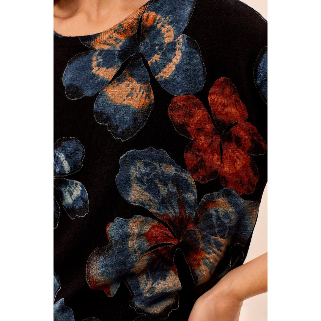 Soft Yarn Three-Quarter Sleeve Crew Neck Sweater