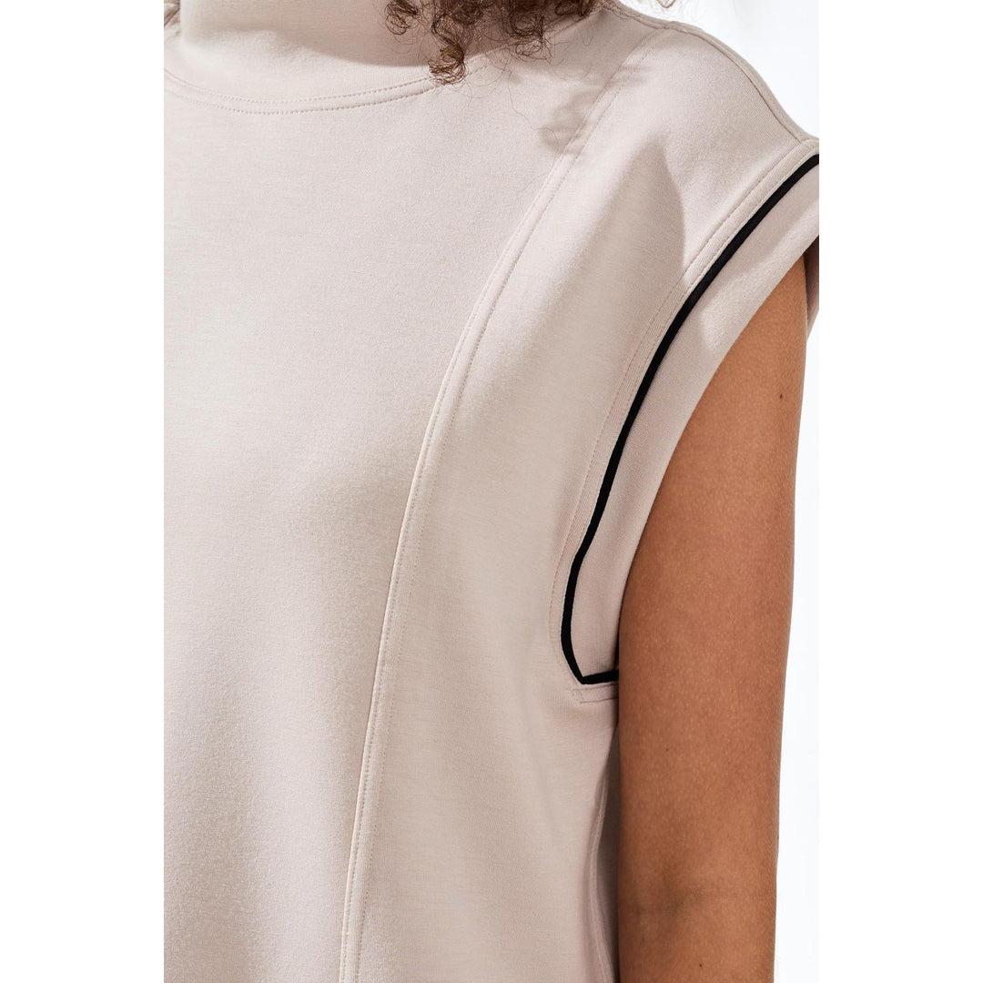 Techno Lux Mock Neck Contrast Piping