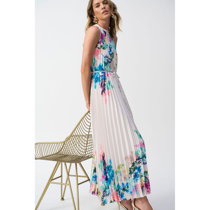 Robe longue plissée en satin à imprimé floral