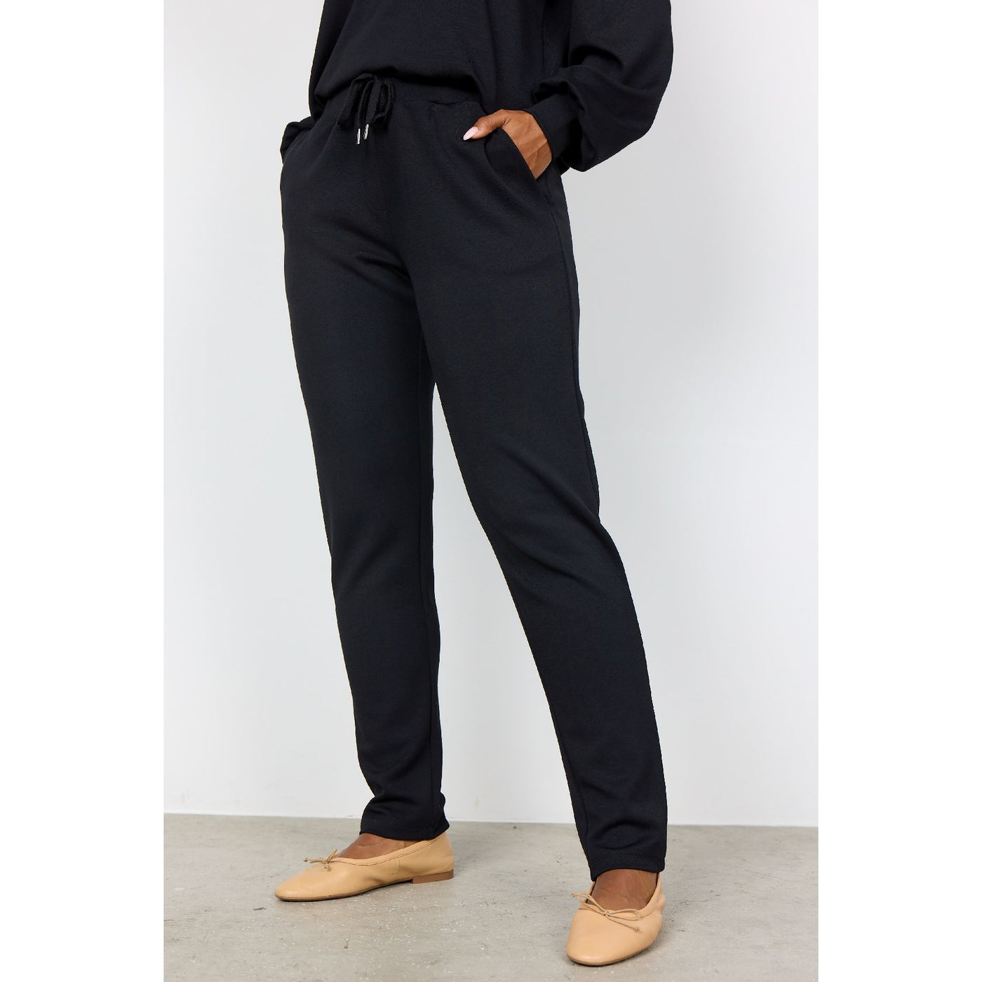 Banu Slim Leg Pant