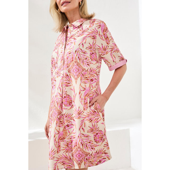 Robe courte à col et manches courtes