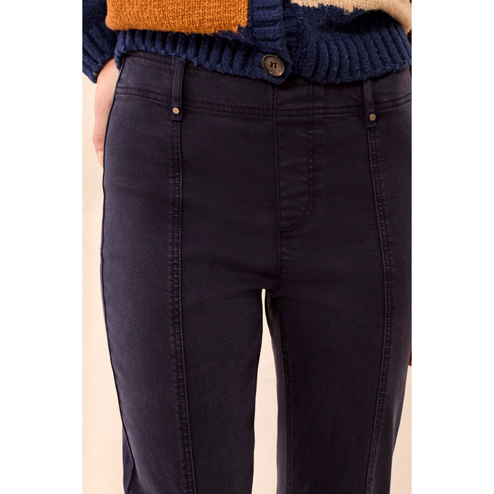 Pull-On Pant w/ Front Seam