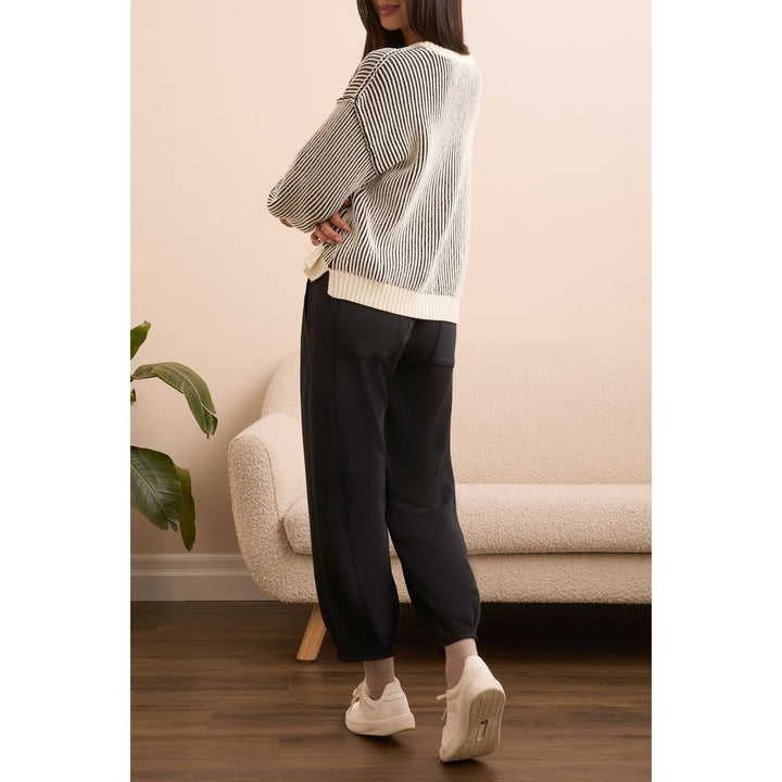 Pull ras du cou avec fente latérale