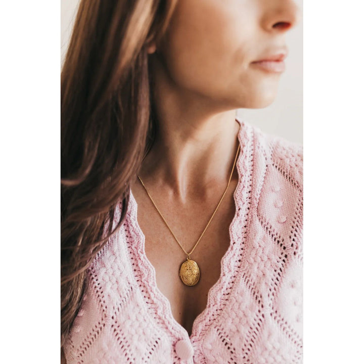 Secret Garden Oval Locket w/ Box Chain